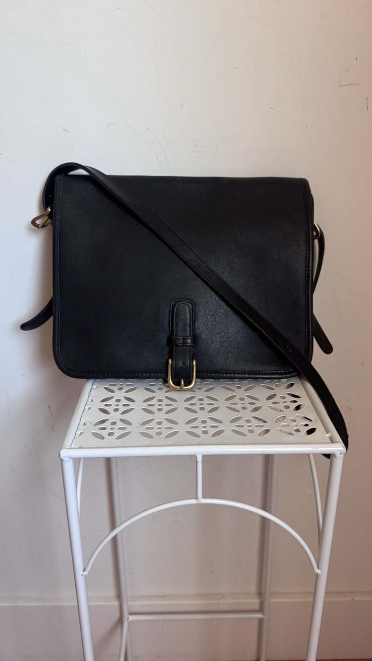 Vintage Coach Saddle Pouch Large – Style 9585 – Black Leather Crossbody Bag